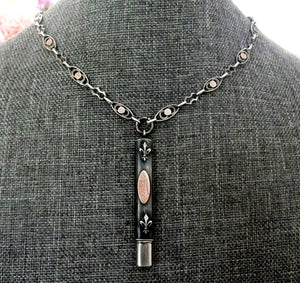 Verdelais Pencil Necklace